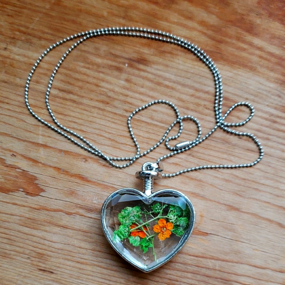 Gorgeous Glass Heart with Real Dried Flowers Silver Necklace